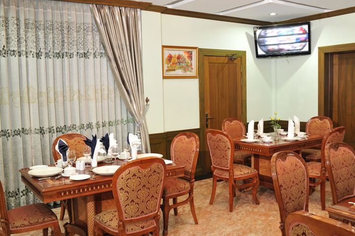 Dining 44 of 57
