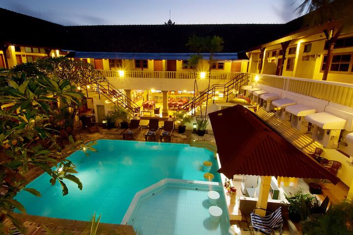 Pools & Facilities