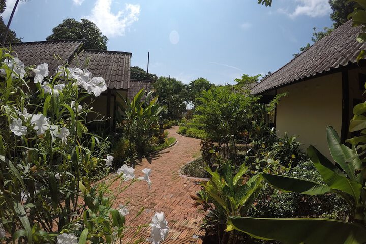 Hotel Exterior 44 of 45