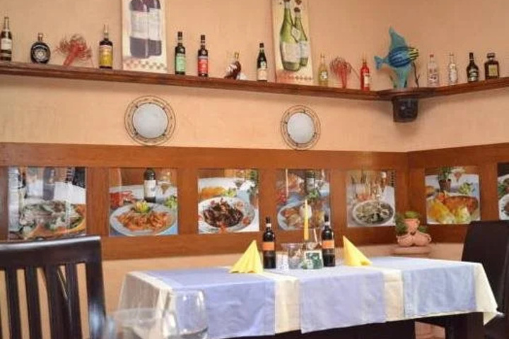 Dining 14 of 17