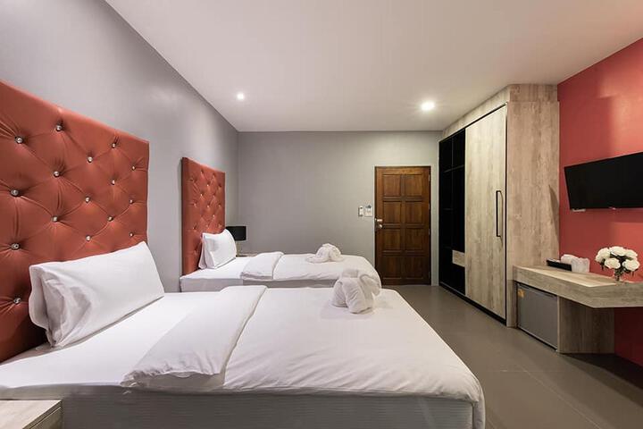 Room 4 of 36