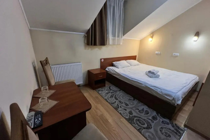 Room 3 of 8