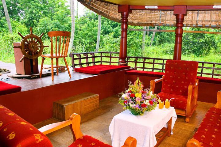 Grandeur Houseboats