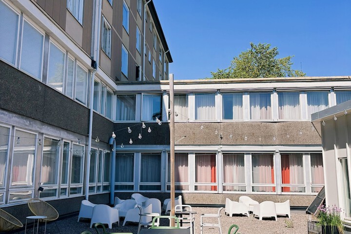 Hotel Exterior 60 of 63