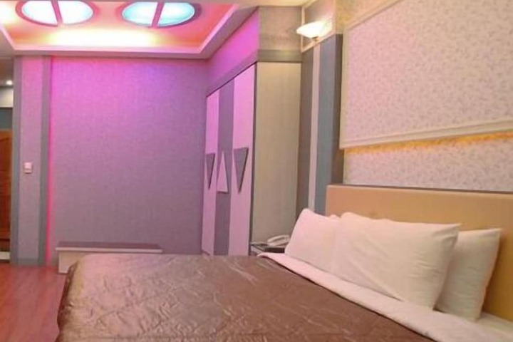 Room 41 of 57