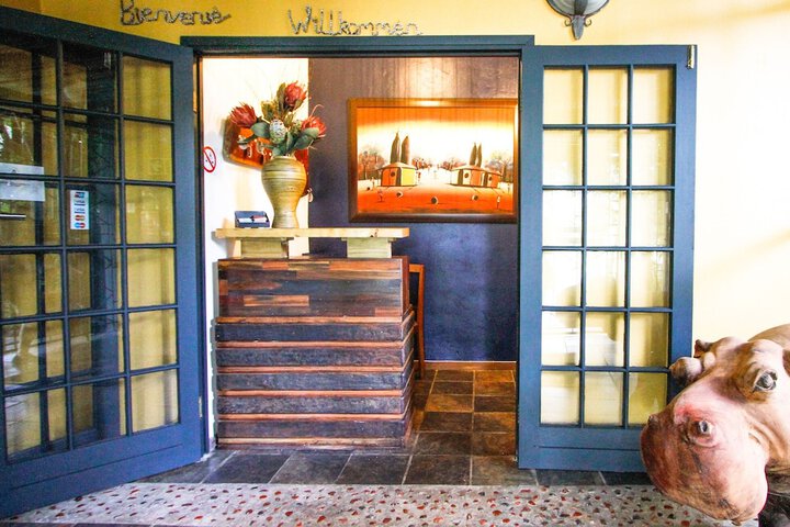 Check-in/check-out kiosk