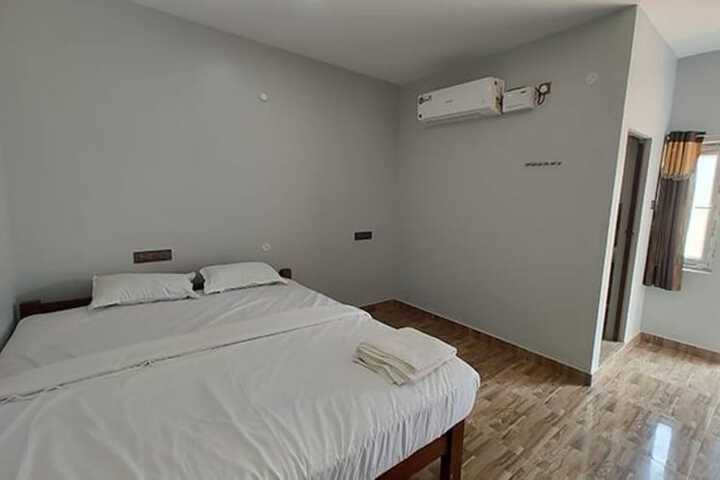 Room 7 of 18