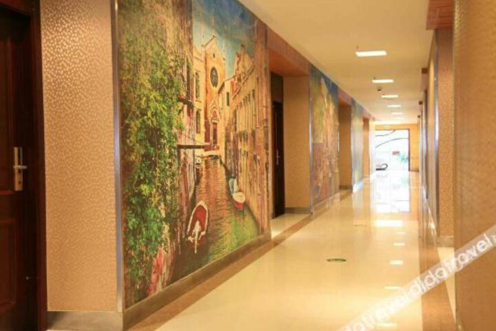 Hotel Interior 4 of 18