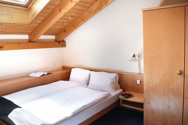 Room 26 of 85