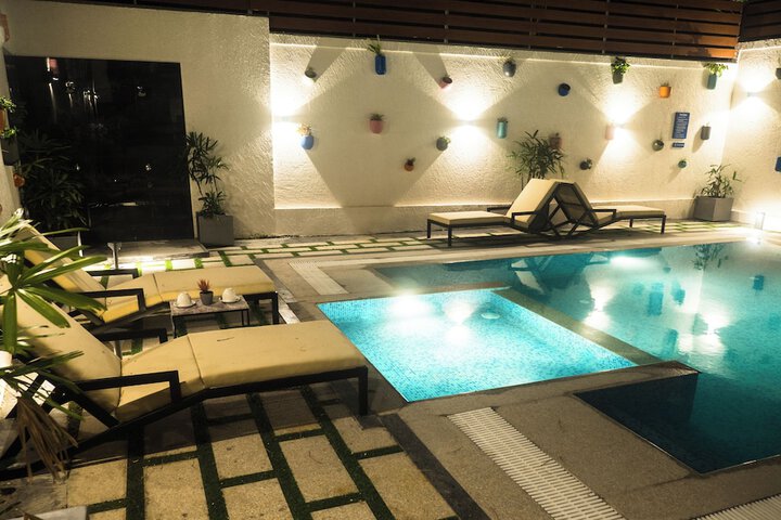 Pool 32 of 43