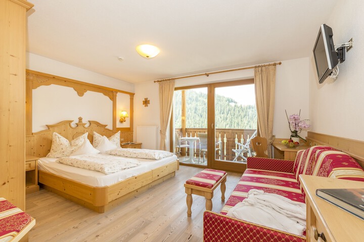 Room 4 of 32