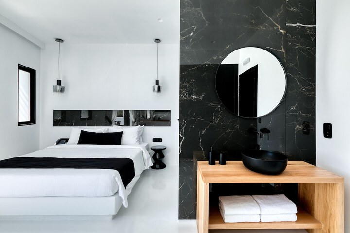 Room 5 of 167