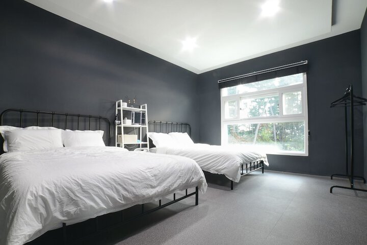Room 8 of 125