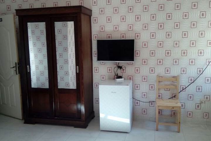 Room 8 of 18