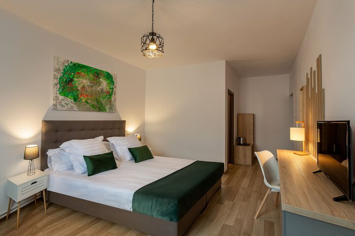 Room 9 of 31