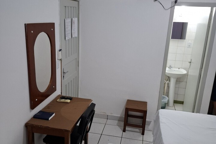 Room 12 of 34