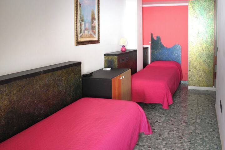 Room 13 of 28