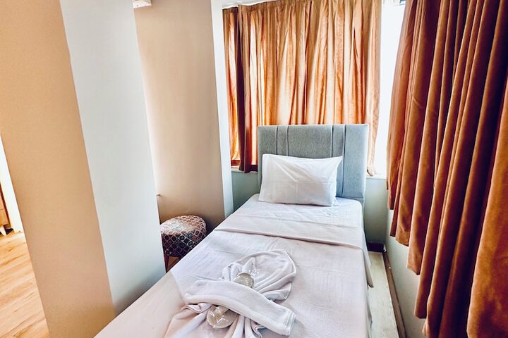 Room 5 of 32