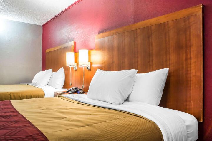 2 Queen Beds (3 of 14)