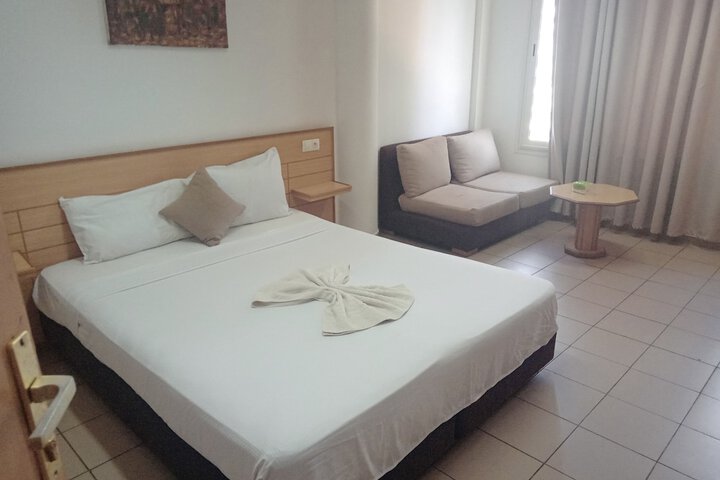 Room 7 of 8