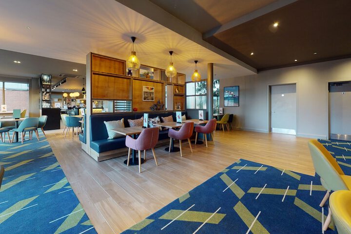 Lounge 89 of 156