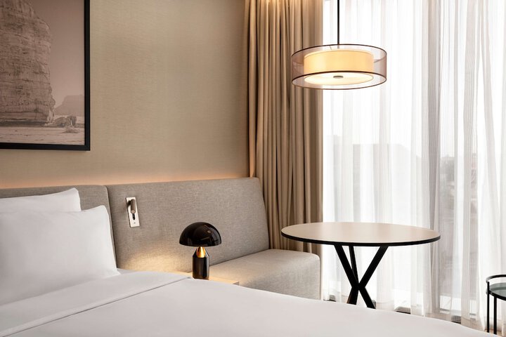 Room 33 of 260