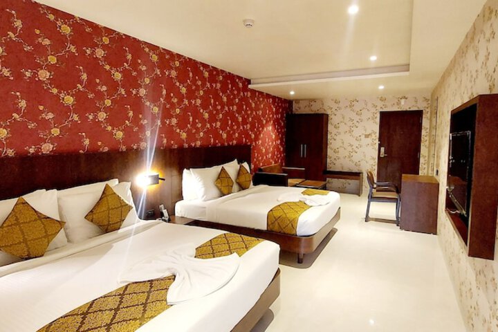 Room 11 of 28