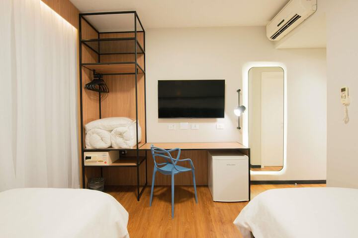 Room 12 of 86
