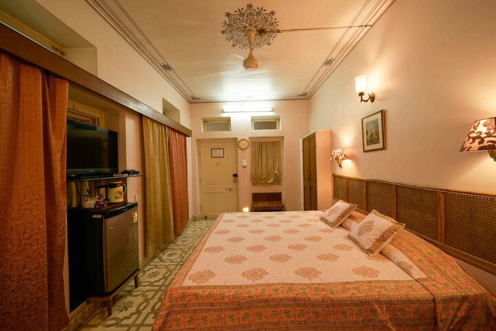 Room 60 of 183