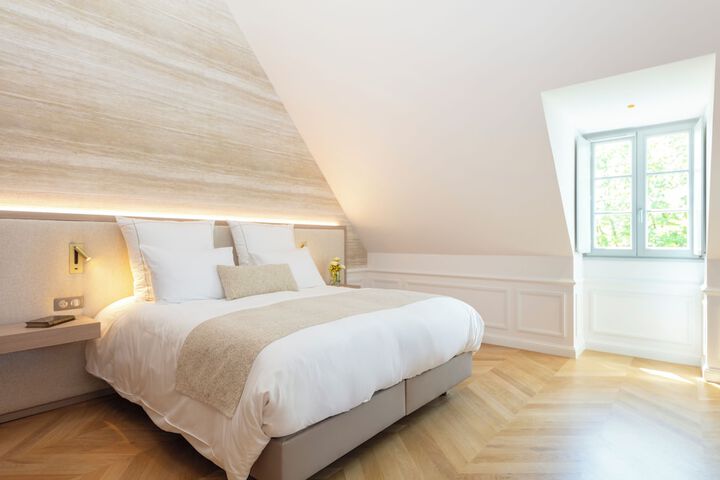 Room 4 of 37