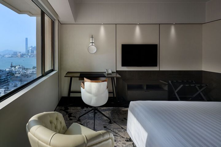 Room 9 of 116