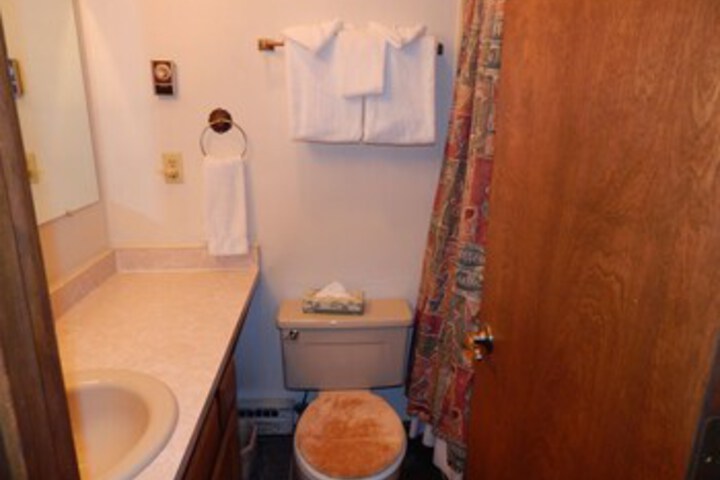 Room 6 of 28