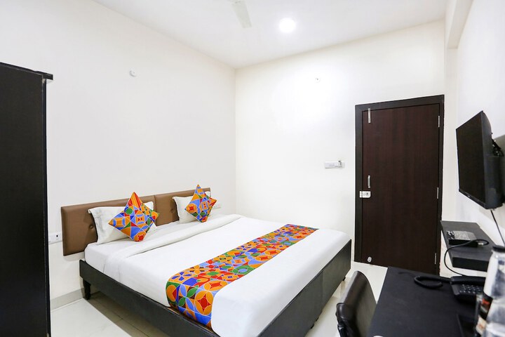 Room 13 of 26