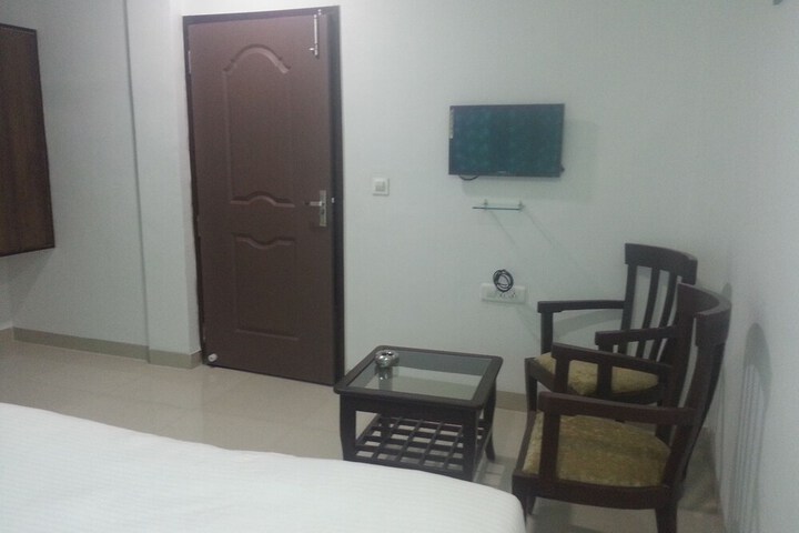 Room 14 of 25