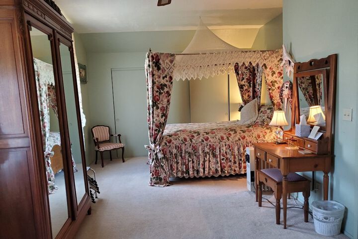 Room 2 of 20
