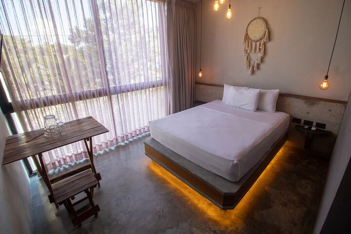 Room 10 of 42