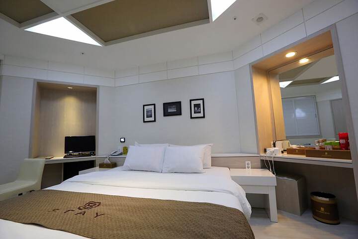 Room 9 of 19