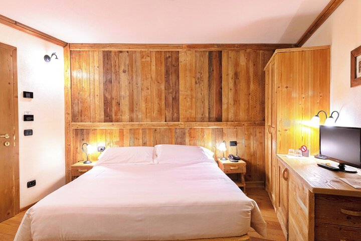 Room 21 of 49