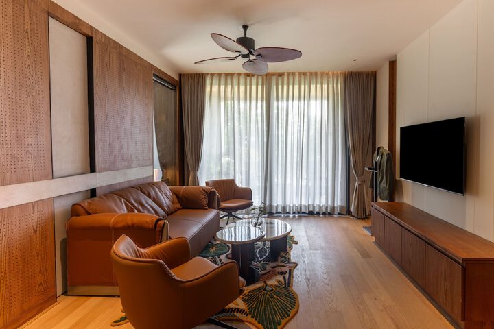 Room 46 of 143