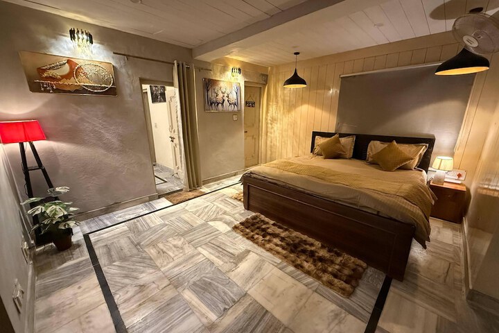 Room 9 of 35
