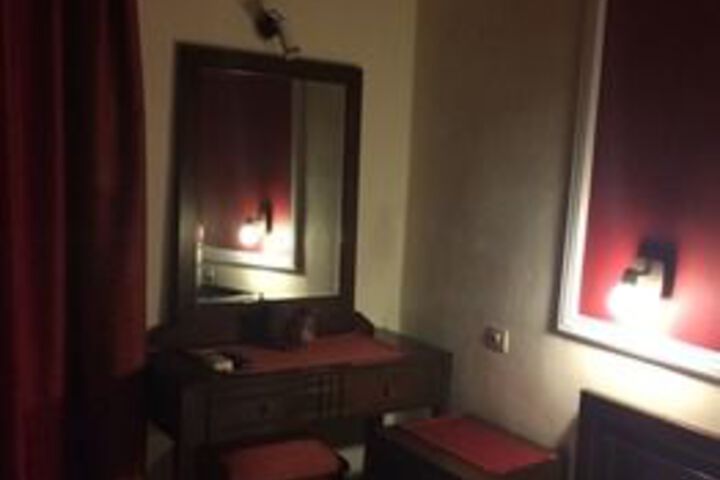 Room 12 of 20