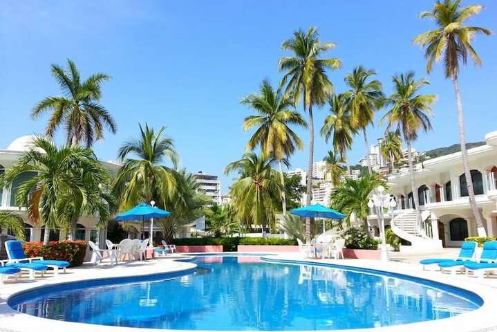 Hotel with Pool