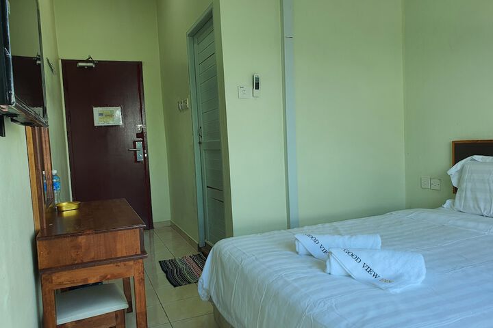 Room 12 of 25