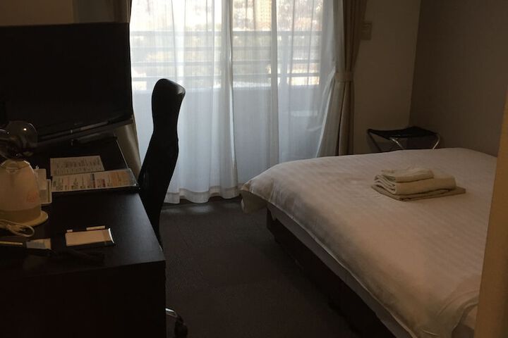 Room 5 of 7