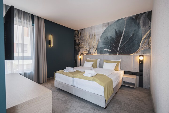 Room 4 of 42