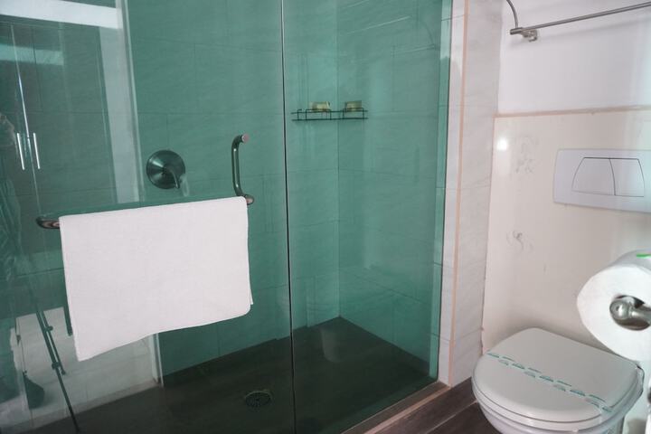 Room 8 of 12