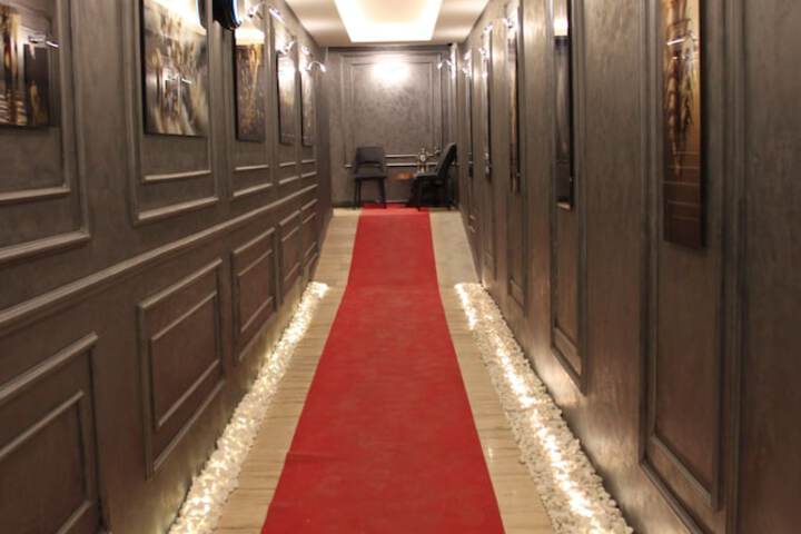 Ballroom/Hall 23 of 24