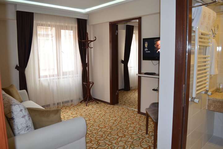 Room 8 of 23
