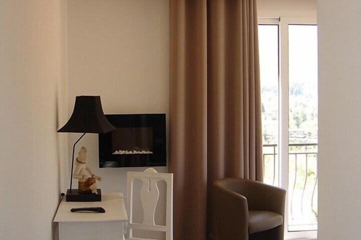 Room 15 of 48