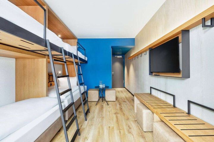Room 25 of 49